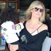 Heidi Klum sort d'un restaurant avec ses enfants à Los Angeles le 14 avril 2012