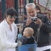 Moments de bonheur pour Selma Blair, son mari Jason Bleick et leur adorable petit Arthur au Coldwater Park à Beverly Hills le 14 avril 2012