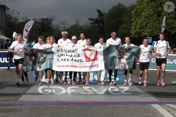 Les people pour Mécénat Chirurgie Cardiaque lors des Kilomètres du Coeur, en plein Marathon de Paris le 15 avril 2012