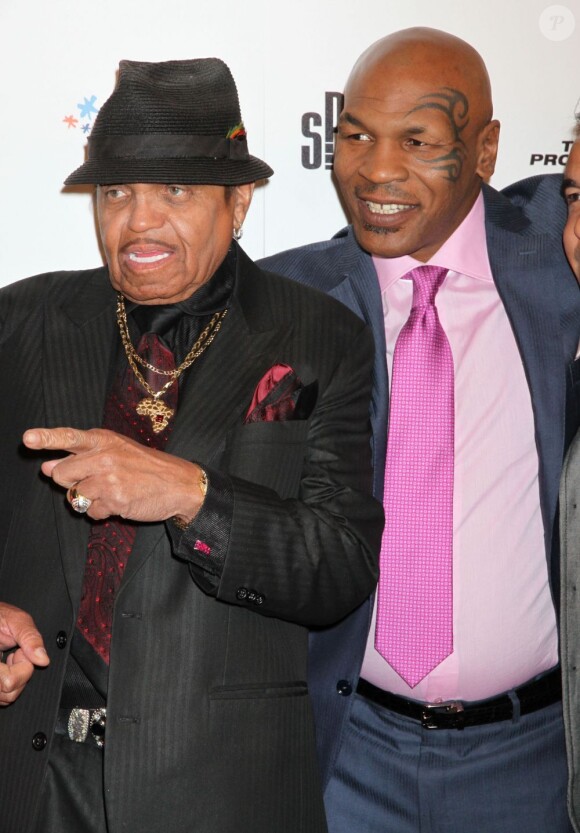 Joe Jackson et Mike Tyson lors de la présentation de son one-man-show au casino MGM Grand à Las Vegas, le 14 avril 2012