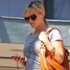 Reese Witherspoon, enceinte, quitte son bureau à Santa Monica le 17 avril 2012