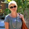 Reese Witherspoon, enceinte, quitte son bureau à Santa Monica le 17 avril 2012