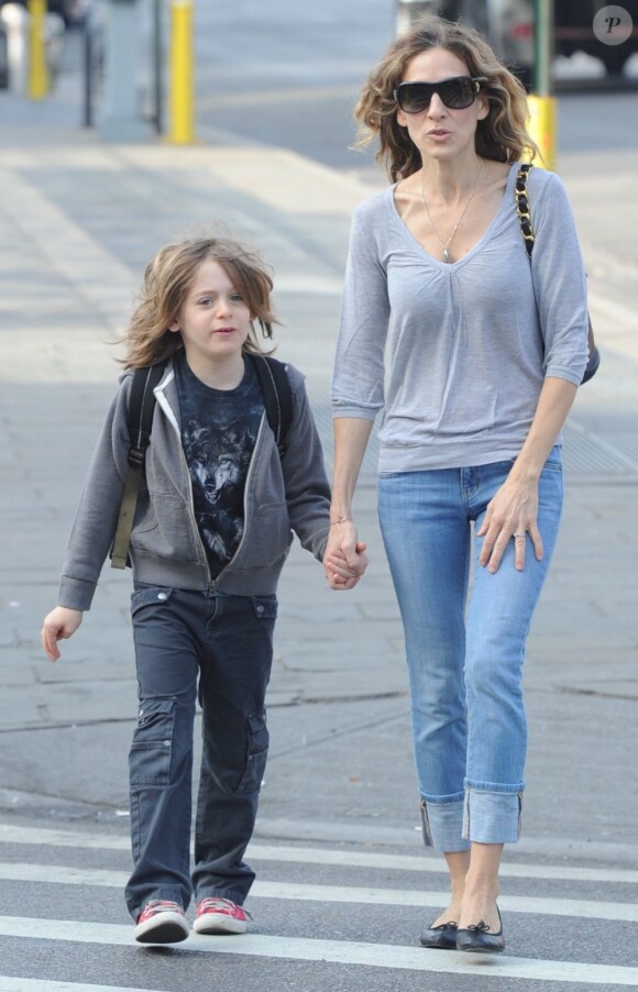 Sarah Jessica Parker et son fils James Wilkie à New York, le 16 avril 2012.