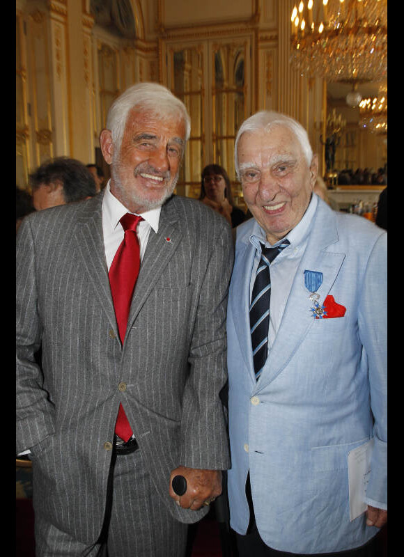 Jean-Paul Belmondo et Charles Gérard, à Paris le 20 avril 2012.