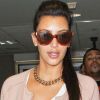 Kim Kardashian arrive à l'aéroport de Los Angeles le 22 avril 2012