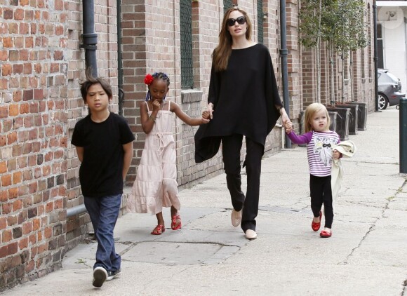 Angelina Jolie, maman attentionnée pour ses adorables bambins
