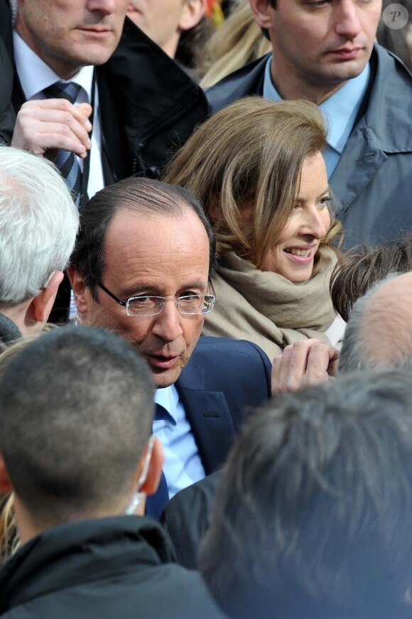 François Hollande et Valérie Trierweiler au Château de Vincennes pour le dernier grand meeting du premier tour, le 15 avril 2012.