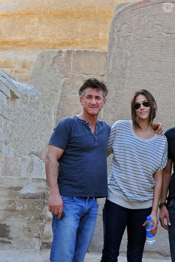 Sean Penn et Shannon Costello en Egypte, le 30 septembre 2011.