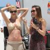 Michelle Hunziker et sa fille Aurora profitent d'une journée ensoleillée à Miami le 26 avril 2012