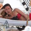 Aurora, fille de Michelle Hunziker et Eros Ramazzotti, profite d'une journée ensoleillée à Miami le 26 avril 2012