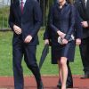 Kate en tailleur Amanda Wakeley pour la dernière sortie avant le mariage, en avril 2011, à Darwen.
Catherine, duchesse de Cambridge (Kate Middleton), devenue de manière fulgurante une icône de style depuis son entrée dans la famille royale, s'en est souvent remise au bleu, une couleur qu'elle affectionne, pour des occasions spéciales.