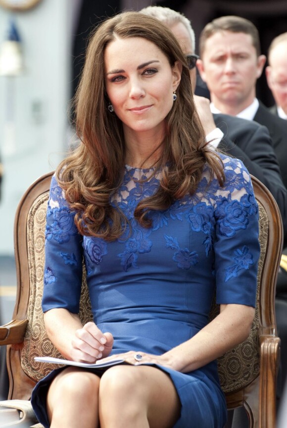 Kate Middleton à Québec le 3 juillet 2011.
Catherine, duchesse de Cambridge (Kate Middleton), devenue de manière fulgurante une icône de style depuis son entrée dans la famille royale, s'en est souvent remise au bleu, une couleur qu'elle affectionne, pour des occasions spéciales.