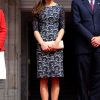Kate Middleton à Los Angeles le 10 juillet 2011.
Catherine, duchesse de Cambridge (Kate Middleton), devenue de manière fulgurante une icône de style depuis son entrée dans la famille royale, s'en est souvent remise au bleu, une couleur qu'elle affectionne, pour des occasions spéciales.