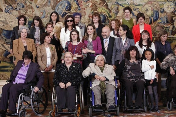 La princesse Letizia d'Espagne en audience avec le Réseau national des femmes handicapées à la Zarzuela le 3 mai 2012.