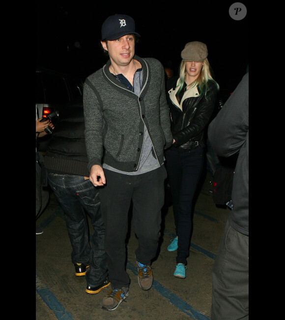 Zach Braff et sa petite amie se rendent au concert de Coldplay au Hollywood Bowl, à Los Angeles, le vendredi 4 mai 2012.