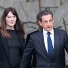 Après la révélation des résultats Carla Bruni et Nicolas Sarkozy quittent l'Elysée, à Paris, le 6 mai 2012.