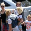 Gwen Stefani et ses fils se rendent à la fête de l'école, dans le quartier d'Encino à Los Angeles, le 6 mai 2012.