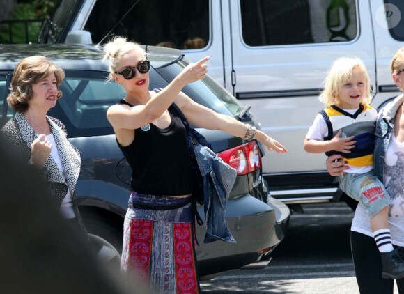 Gwen Stefani et ses fils se rendent à la fête de l'école, dans le quartier d'Encino à Los Angeles, le 6 mai 2012.