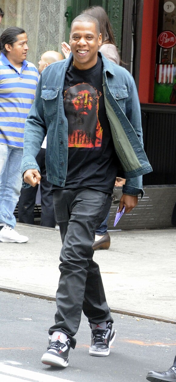 Jay-Z tout sourire à New York, le 8 mai 2012.