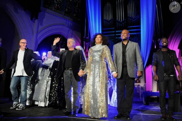 Le compositeur Alan Menken et son interprète principale Kania au showcase de la comédie musicale Sister Act à l'église américaine de Paris, le 9 mai 2012.