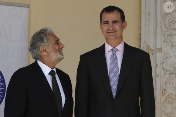 Placido Domingo a reçu des mains du prince Felipe d'Espagne le Prix Camino Real 2012, vendredi 11 mai 2012 à l'Université Alcala de Henares, à Madrid.
