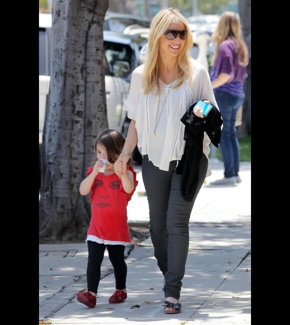 Sarah Michelle Gellar et sa fille Charlotte Grace à Los Angeles, le 11 mai 2012