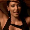 Kim Kardashian, ambassadrice Skechers, se met en scène dans une vidéo très sexy.