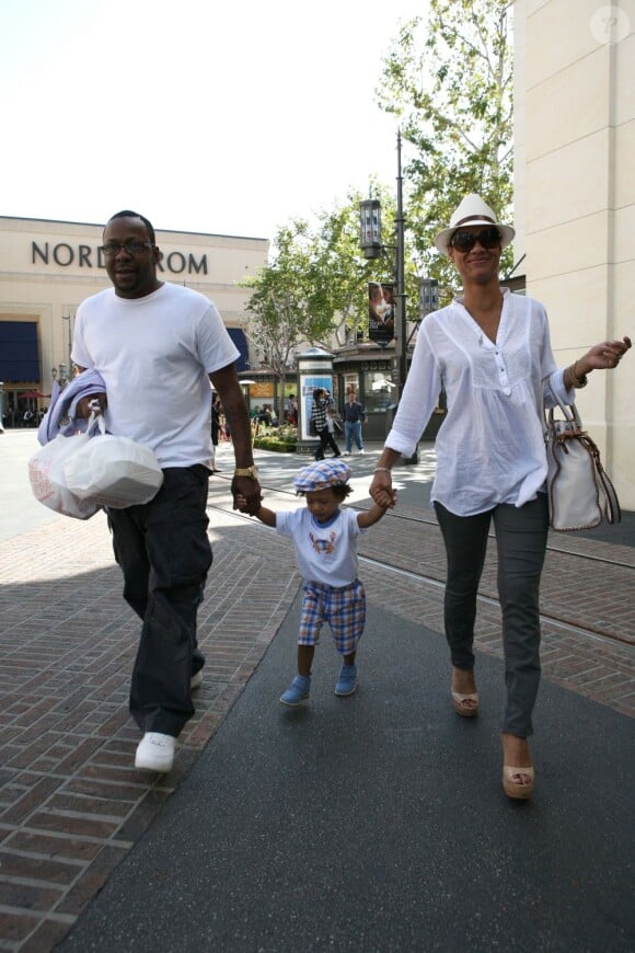 Bobby Brown, sa fiancée Alicia Etheridge et leur fils Cassius à Los Angeles, le 7 avril 2012.