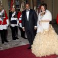 Le roi Mswati III du Swaziland et la troisième de ses treize épouses. Le prince Charles et Camilla Parker Bowles donnaient le 18 mai 2012 à Buckingham Palace un dîner pour de nombreux royaux étrangers, invités en l'honneur du jubilé de diamant de la reine Elizabeth II. Les convives avaient plus tôt dans la journée déjeuné avec la monarque au château de Windsor.