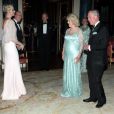 Le prince Charles et Camilla Parker Bowles donnaient le 18 mai 2012 à Buckingham Palace un dîner pour de nombreux royaux étrangers, invités en l'honneur du jubilé de diamant de la reine Elizabeth II. Les convives avaient plus tôt dans la journée déjeuné avec la monarque au château de Windsor.