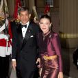 Le prince de Thaïlande et sa femme. Le prince Charles et Camilla Parker Bowles donnaient le 18 mai 2012 à Buckingham Palace un dîner pour de nombreux royaux étrangers, invités en l'honneur du jubilé de diamant de la reine Elizabeth II. Les convives avaient plus tôt dans la journée déjeuné avec la monarque au château de Windsor.