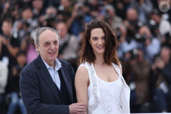 Dario Argento et sa fille Asia Argento lors du photocall de Dracula 3D, à Cannes le 19 mai 2012