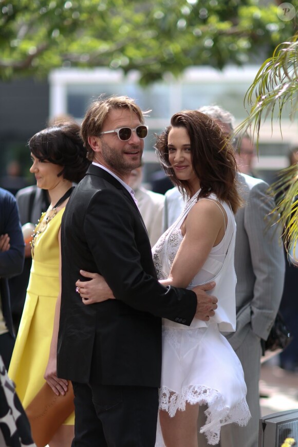 Thomas Kretschmann et Asia Argento lors du photocall de Dracula 3D, à Cannes le 19 mai 2012