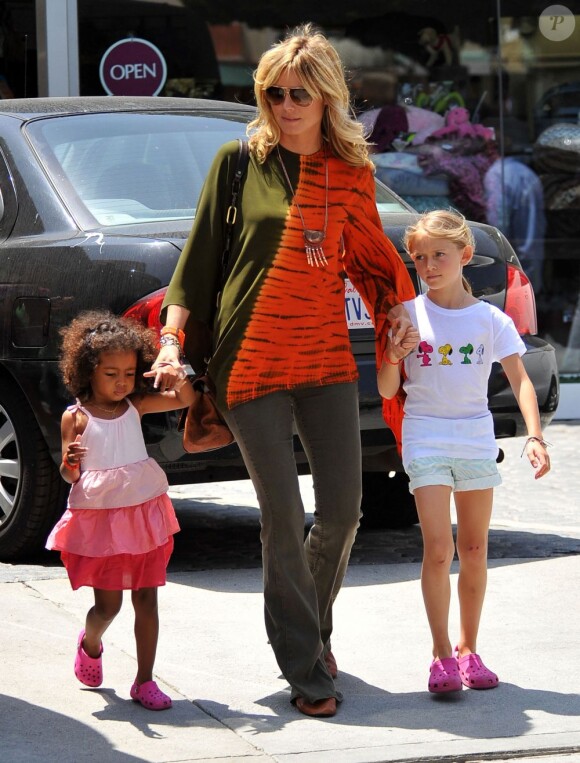 Heidi Klum emmène ses deux filles à leur cours de karaté à Brentwood, Los Angeles le 19 mai 2012