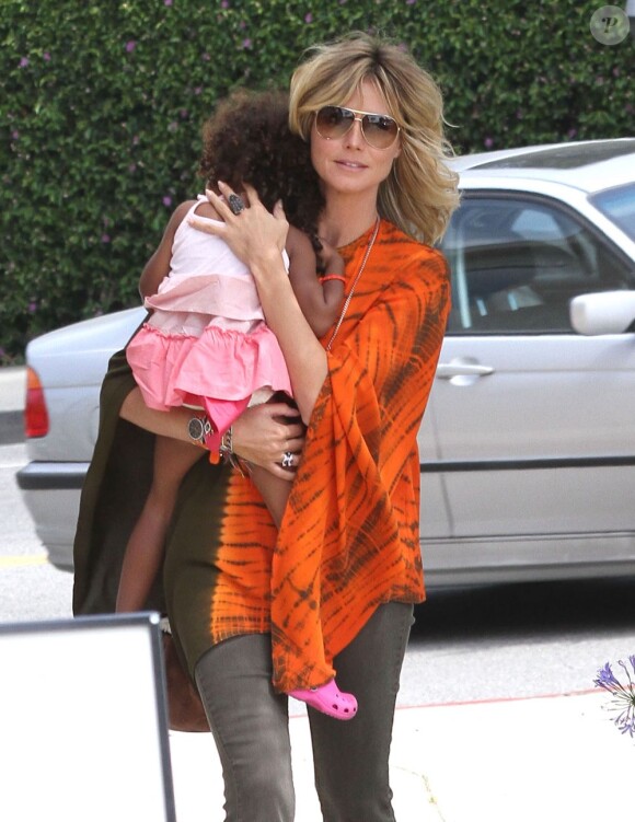 Heidi Klum emmène sa fille Lou à un cours de karaté à Brentwood, Los Angeles le 19 mai 2012