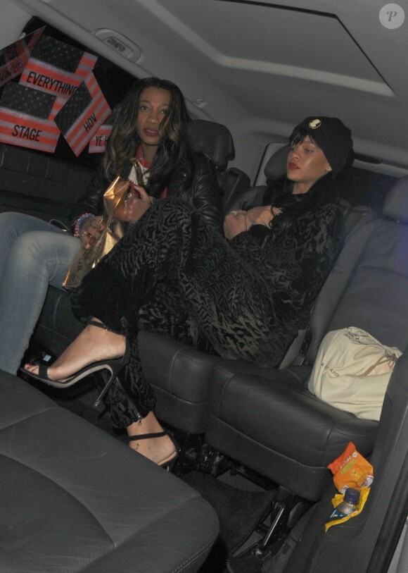 Rihanna à Londres arrive à la discothèque Boujis Nightclub le 21 mai 2012 au matin