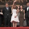 Youn Yuh-jung, Yu Junsang, Isabelle Huppert, Hong Sangsoo et Moon Sori lors du tapis rouge précédant la projection du film In Another Country au festival de Cannes le 21 mai 2012