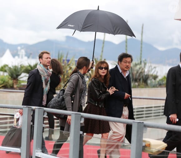 Isabelle Huppert pour le photocall du film In Another Country de le 21 mai 2012 au Festival de Cannes