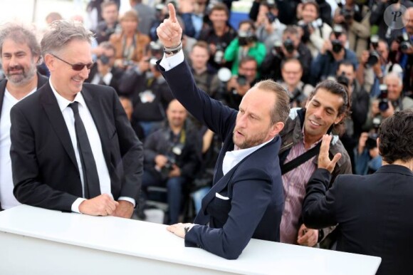 Benoît Delépine, Benoît Poelvoorde et Albert Dupontel lors du photocall du film Le Grand Soir le 22 mai 2012 au Festival de Cannes
