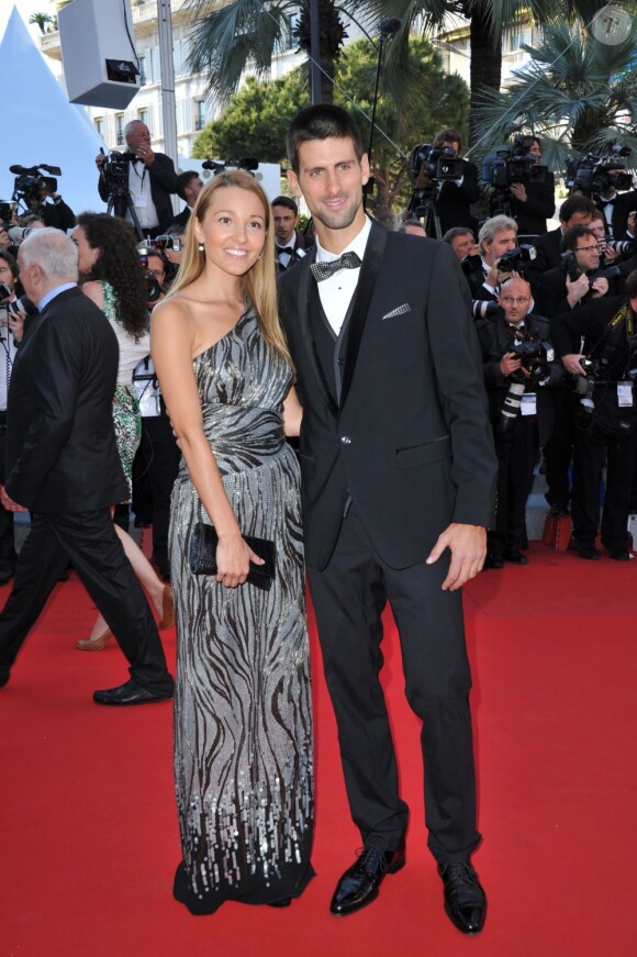 Novak Djokovic et son amoureuse Jelena Ristic lors de la montée des marches du Palais des Festivals, pour le film Cogan - La Mot en Douce, à Cannes le 22 mai 2012