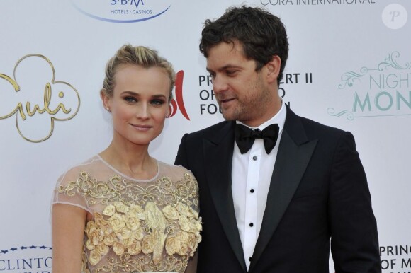 Diane Kruger et son compagnon Joshua Jackson au gala Nights in Monaco en faveur de l'environnement.
Le prince Albert de Monaco parrainait mercredi 23 mai 2012 à l'Hôtel de Paris, à Monte-Carlo, le gala Nights in Monaco en faveur de l'environnement, donné au profit de sa fondation et de celle de Bill Clinton, présent à l'événement.