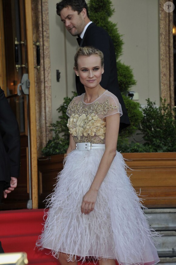Diane Kruger et son compagnon Joshua Jackson au gala Nights in Monaco en faveur de l'environnement.
Le prince Albert de Monaco parrainait mercredi 23 mai 2012 à l'Hôtel de Paris, à Monte-Carlo, le gala Nights in Monaco en faveur de l'environnement, donné au profit de sa fondation et de celle de Bill Clinton, présent à l'événement.