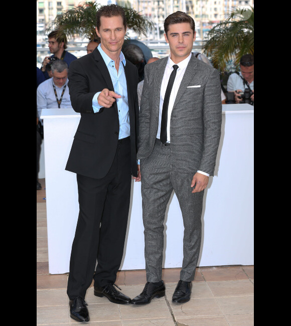 Matthew McConaughey et Zac Efron lors du photocall du film Paperboy au Festival de Cannes le 24 mai 2012