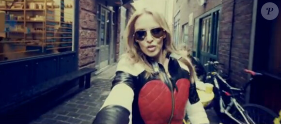 Image extraite du clip Timebomb réalisé par Christian Larson pour Kylie Minogue, mai 2012.