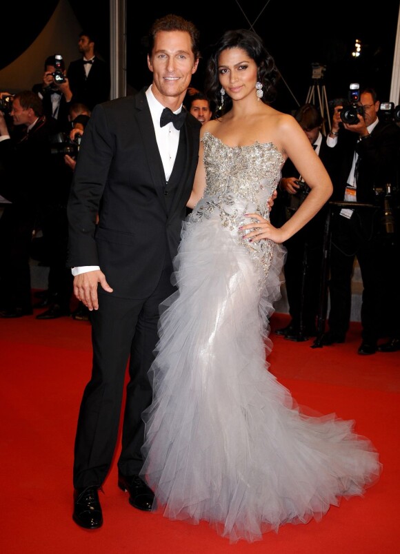 Matthew McConaughey et sa fiancée Camila Alves après la projection du film Mud au Festival de Cannes le 26 mai 2012.