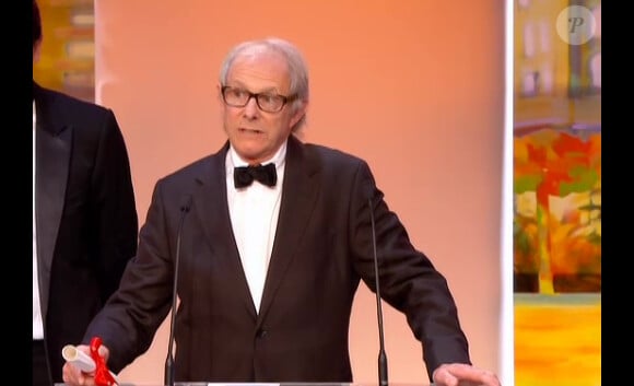 Ken Loach reçoit le Prix du Jury pour La Part des Anges, lors de la cérémonie de clôture du 65e Festival de Cannes, le dimanche 27 mai 2012.