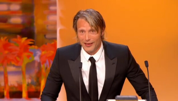 Le Prix d'interprétation masculine revient à Mads Mikkelsen pour Tagten, lors de la cérémonie de clôture du 65e Festival de Cannes, le dimanche 27 mai 2012.