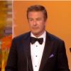 Alec Baldwin remet le Prix d'interprétation féminine, lors de la cérémonie de clôture du 65e Festival de Cannes, le dimanche 27 mai 2012.