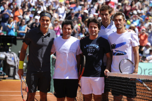 Roger Federer, Sébastien Grosjean, Fabrice Santoro, Nicolas Escudé et Juan Martin Del Potro lors de la journée des enfants à Roland Garros le 26 mai 2012 à Paris