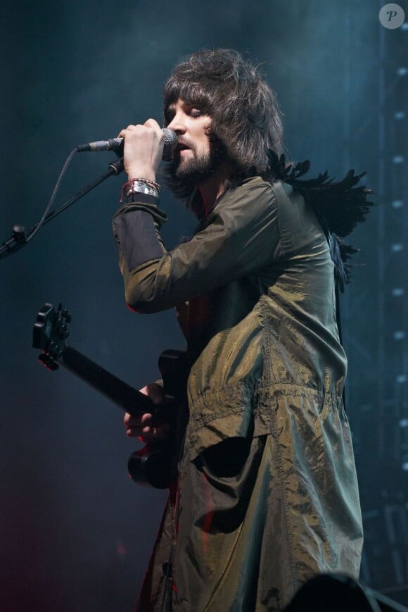 Kasabian en concert à l'O2 Arena de Londres, le 14 décembre 2011. Ici le guitariste Serge Pizzorno.